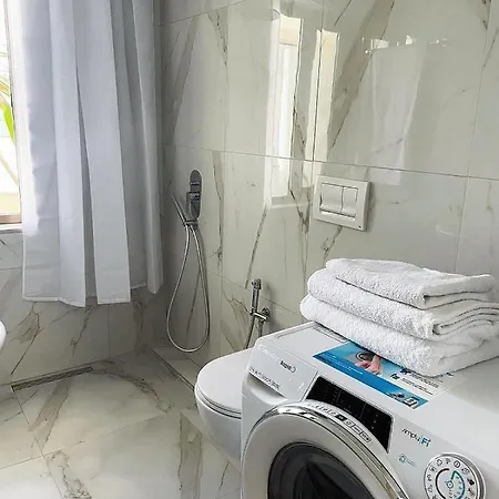 Central City Apartment Tirana Apartmán *