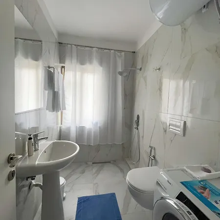 Central City Apartment Tirana Daire *