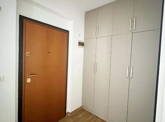아파트 Central City Apartment Tirana