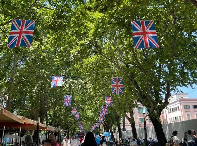 아파트 Central City Apartment Tirana