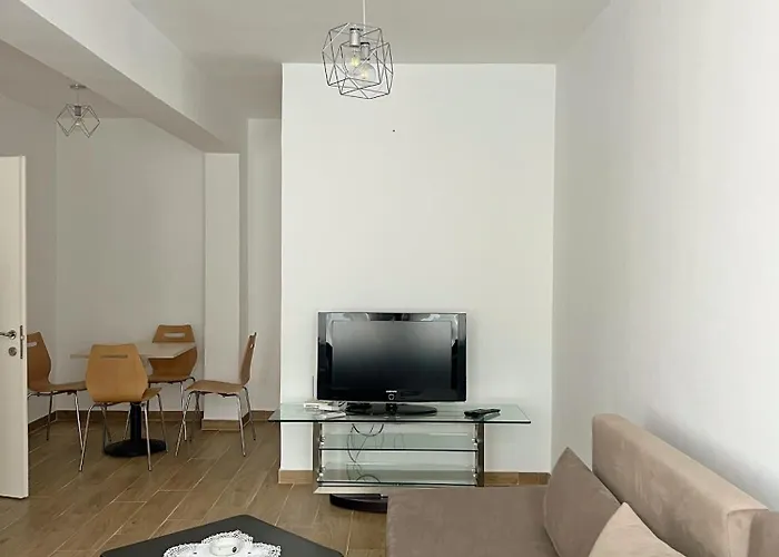 아파트 Central City Apartment Tirana